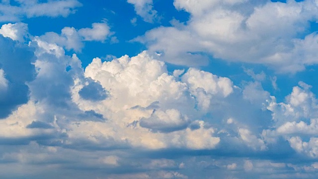 蔚蓝的天空和白云的时间流逝。视频素材