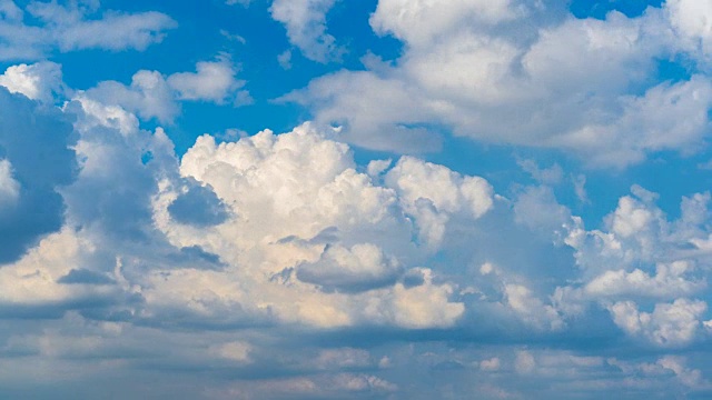 蔚蓝的天空和白云的时间流逝。视频素材