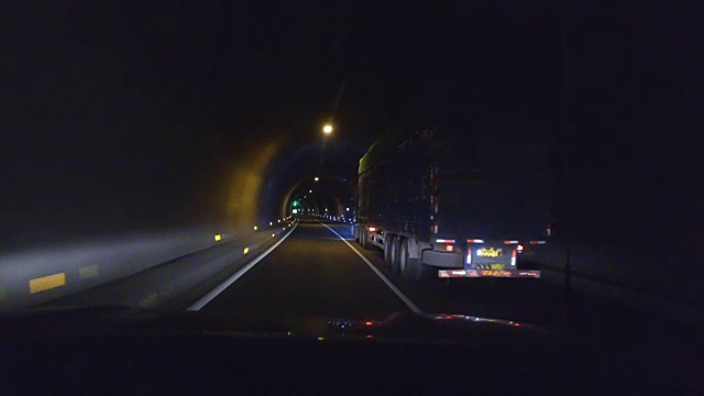 在隧道开车,四川,中国。视频素材