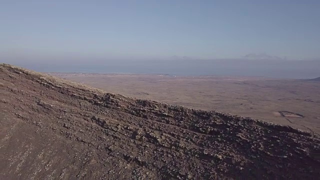 火山口鸟瞰图视频素材