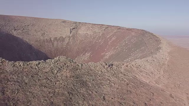 火山口鸟瞰图视频素材