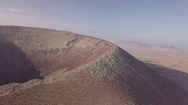 火山口鸟瞰图视频素材