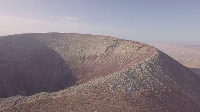 火山口鸟瞰图视频素材