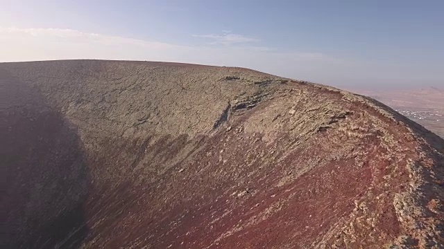 火山口鸟瞰图视频素材