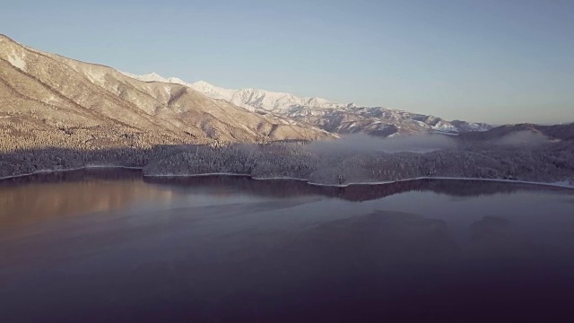 鸟瞰图的湖在冬天，白波，长野县，日本视频下载