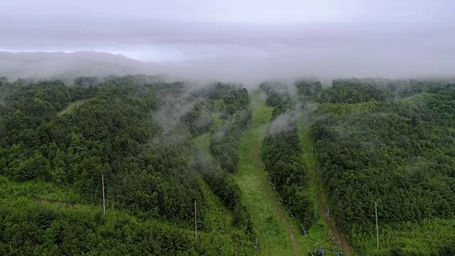 美国宾夕法尼亚州卡本县，阿巴拉契亚，波科诺斯山上空的低云。视频素材