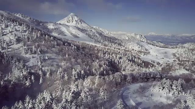 空中景观与山脉在冬天，志贺高地，Joshin etu - kogen国家公园，长野县，日本视频素材