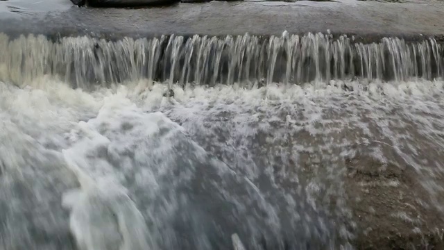 堤防水流视频素材