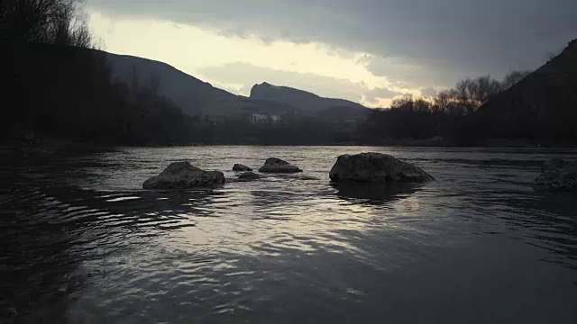 河上的景色视频素材