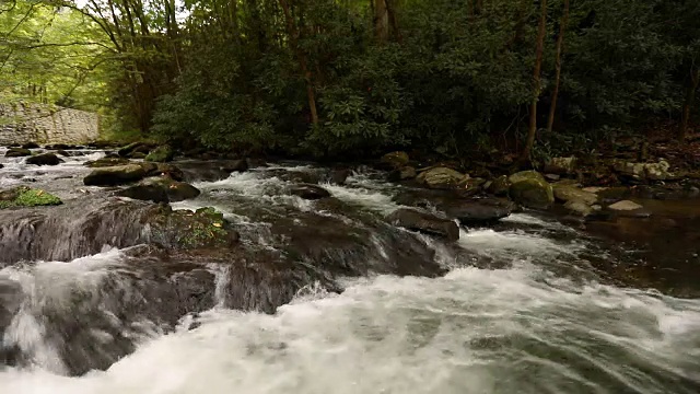 大烟山国家公园的咆哮叉河视频素材