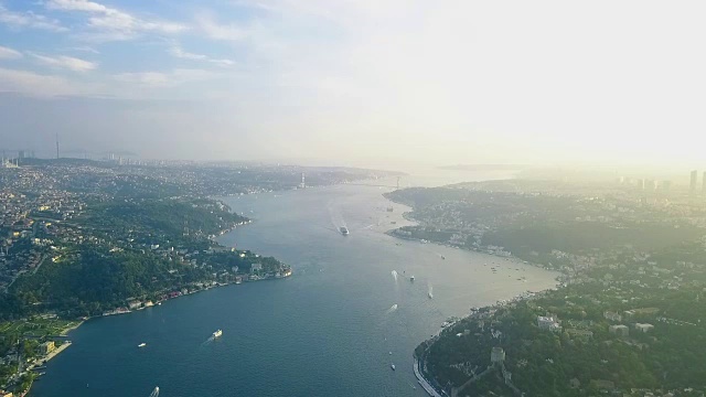 海峡的无人驾驶飞机的场景视频素材