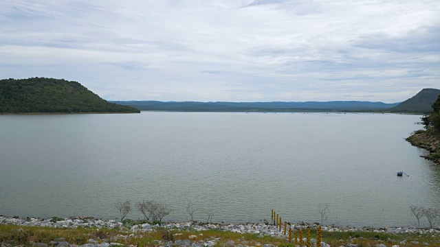 乡村有大江水库、大坝、天然林、山川等景观视频素材