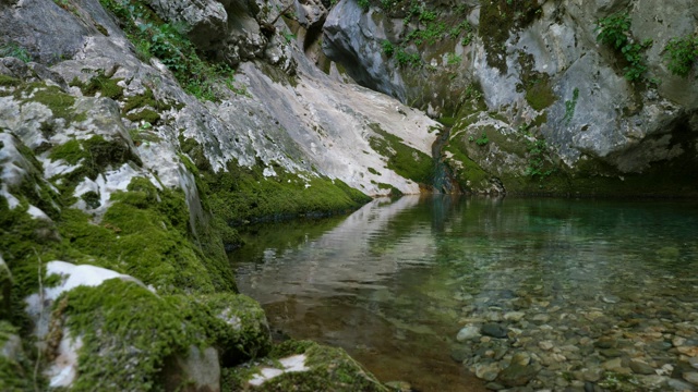 山塘石间视频素材