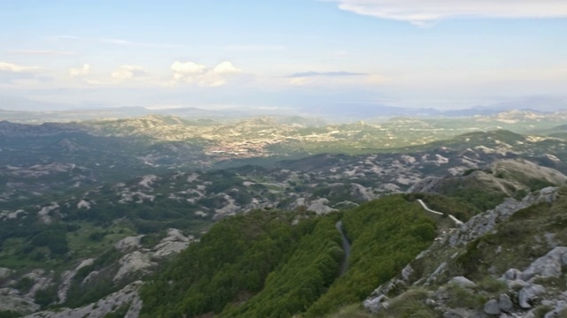 日落时的群山和天空视频素材