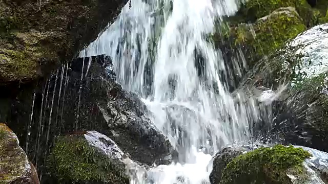 瀑布瀑布罗莎库托视频下载