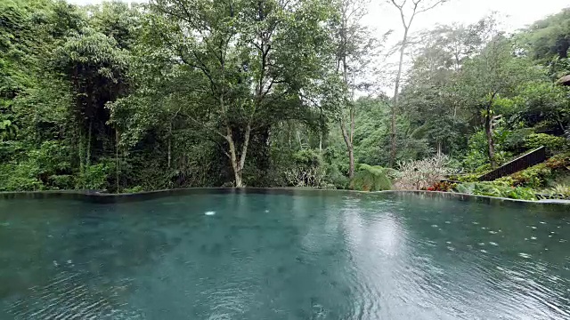 巴厘岛的暴雨视频素材