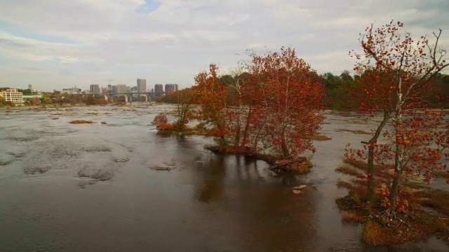 无人机-河流岛屿揭示城市视频下载