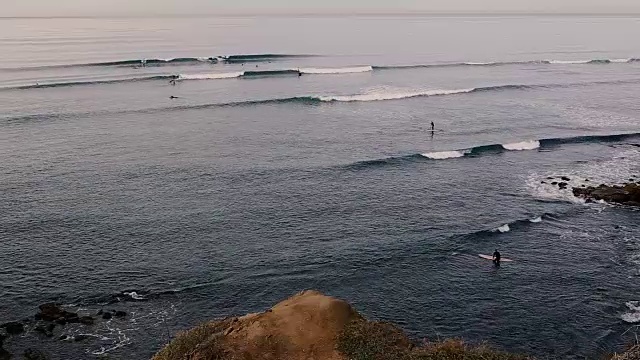 著名的冲浪地点在圣地亚哥，加利福尼亚州。视频素材