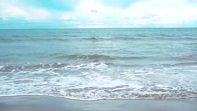 海滩上有大海和天空视频素材