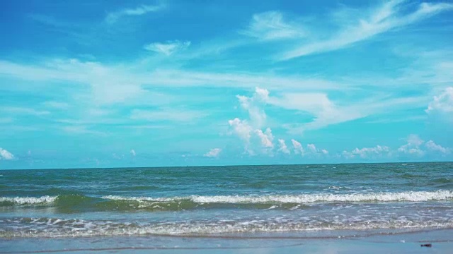 海滩上有大海和天空视频素材