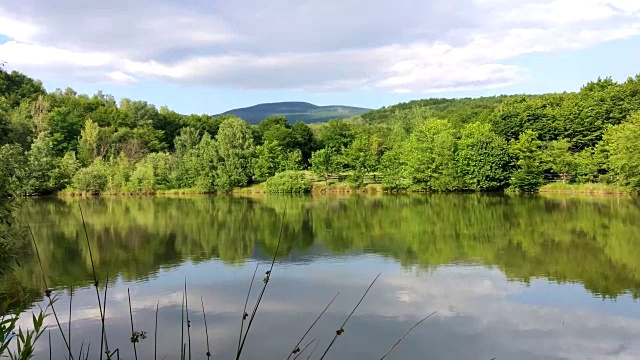 湖上风景优美视频素材