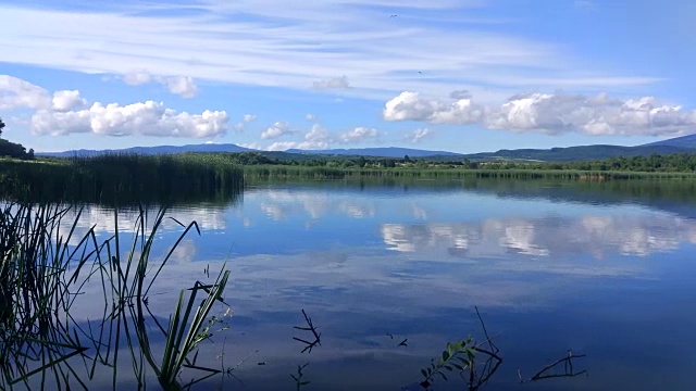 湖上风景优美视频素材