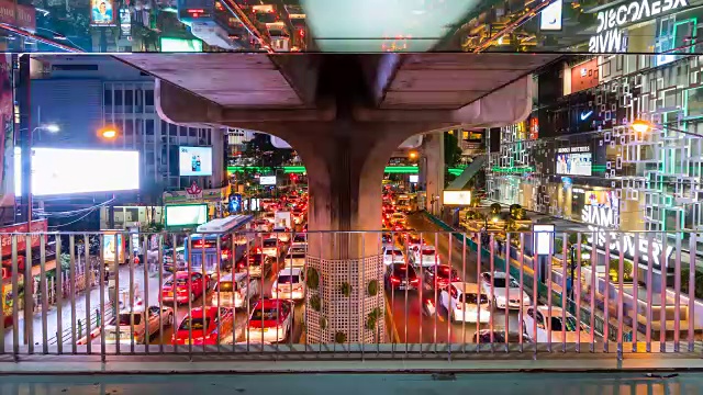 天空桥的时间流逝和交通在暹罗广场，曼谷，泰国视频素材