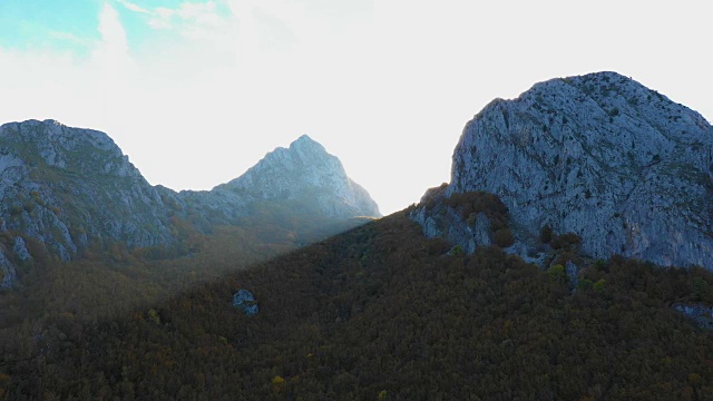 山与阳光架空视频素材