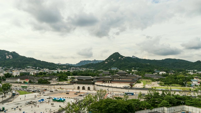 京福宫(朝鲜王朝的皇宫)位于首尔市中心视频素材