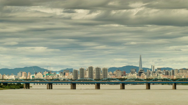 首尔，Dongjakdaegyo大桥外的板浦洞地区的城市建筑视频素材