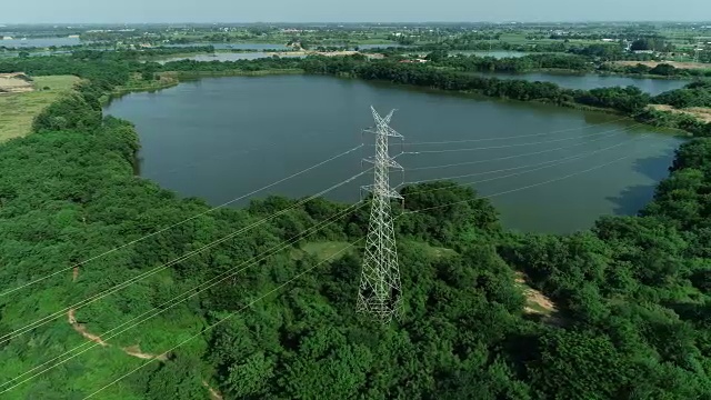 高空拍摄高压电线杆，室外景观视频素材