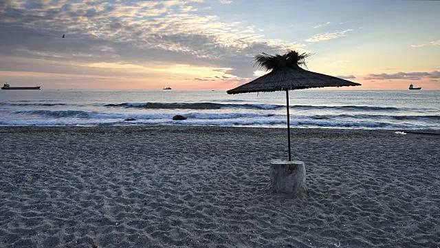 日出时分的黑海海岸视频素材