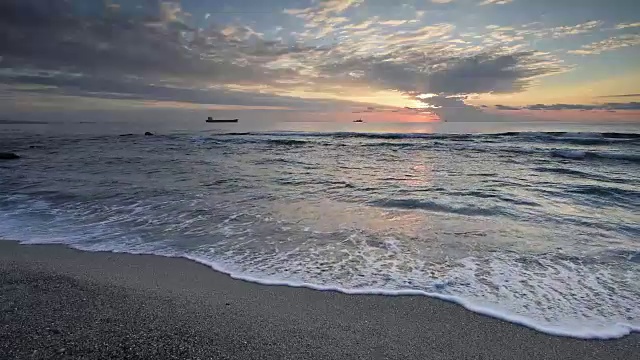 日出时分的黑海海岸视频素材