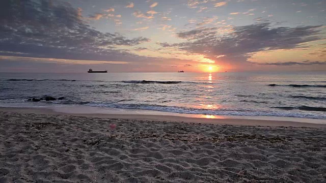 日出时分的黑海海岸视频素材