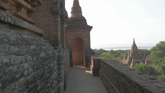 步行到蒲甘寺的顶端，缅甸视频素材