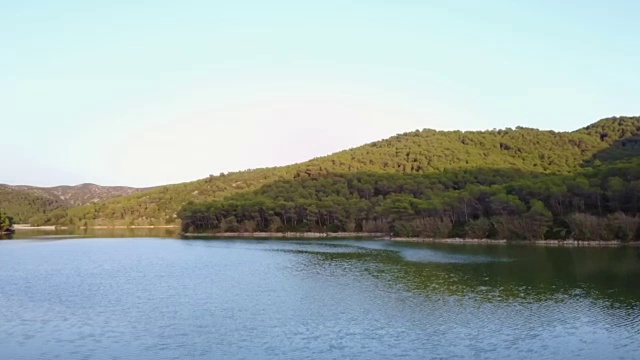 山间湖景视频下载