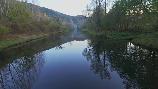 晚上湖视频素材