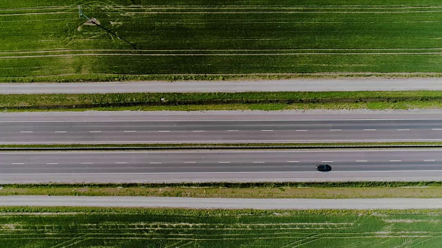 汽车通过公路鸟瞰图视频素材