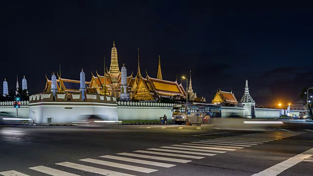 曼谷城市地标翡翠佛寺曼谷，亚洲泰国，白天到晚上的时间视频素材