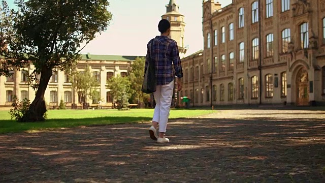 女子慢镜头走在老建筑附近视频素材