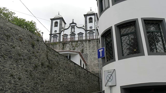 滑块拍摄的蒙特教堂，Funchal，马德拉，葡萄牙，大西洋，欧洲视频素材