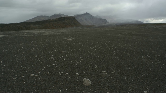 火山景观地面上的岩石，堪察加半岛，2009年视频素材