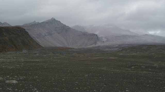 火山景观地面上的岩石，堪察加半岛，2009年视频素材