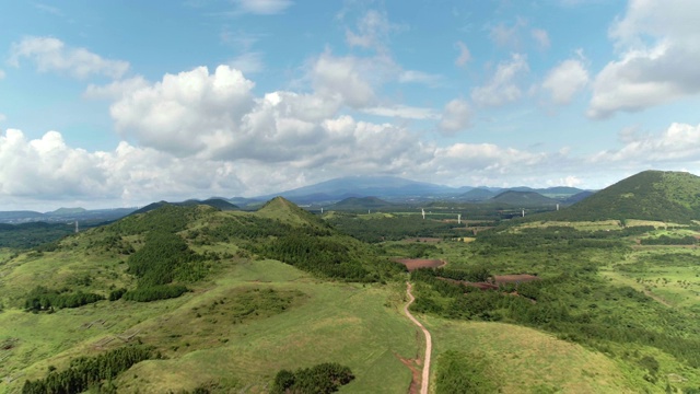 济州岛的植被和火山锥视频素材