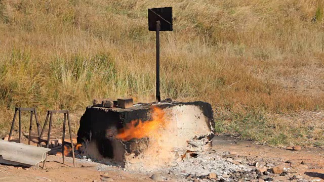 森林里气田着火了视频素材