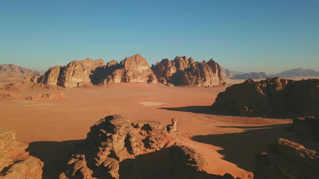 约旦瓦迪拉姆沙漠山，约旦视频素材