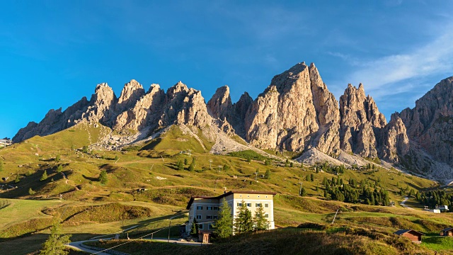 passo gardena意大利Dolomites著名的旅游景点，4k延时视频素材