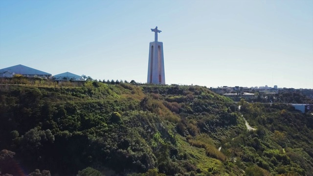 空中向上:著名的葡萄牙里斯本雕像视频素材