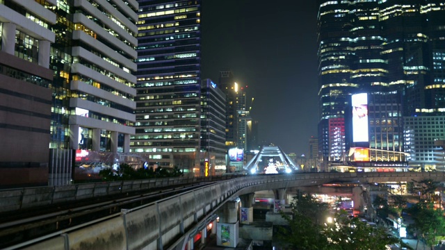 BTS空中列车在夜间的时间流逝视频素材