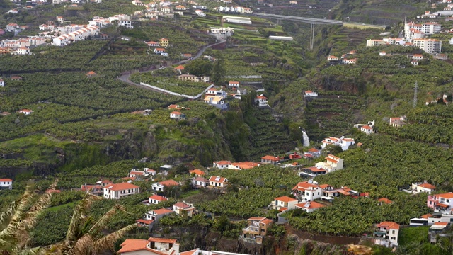 在马德拉的村庄的Miradouro da Torre视角视频素材